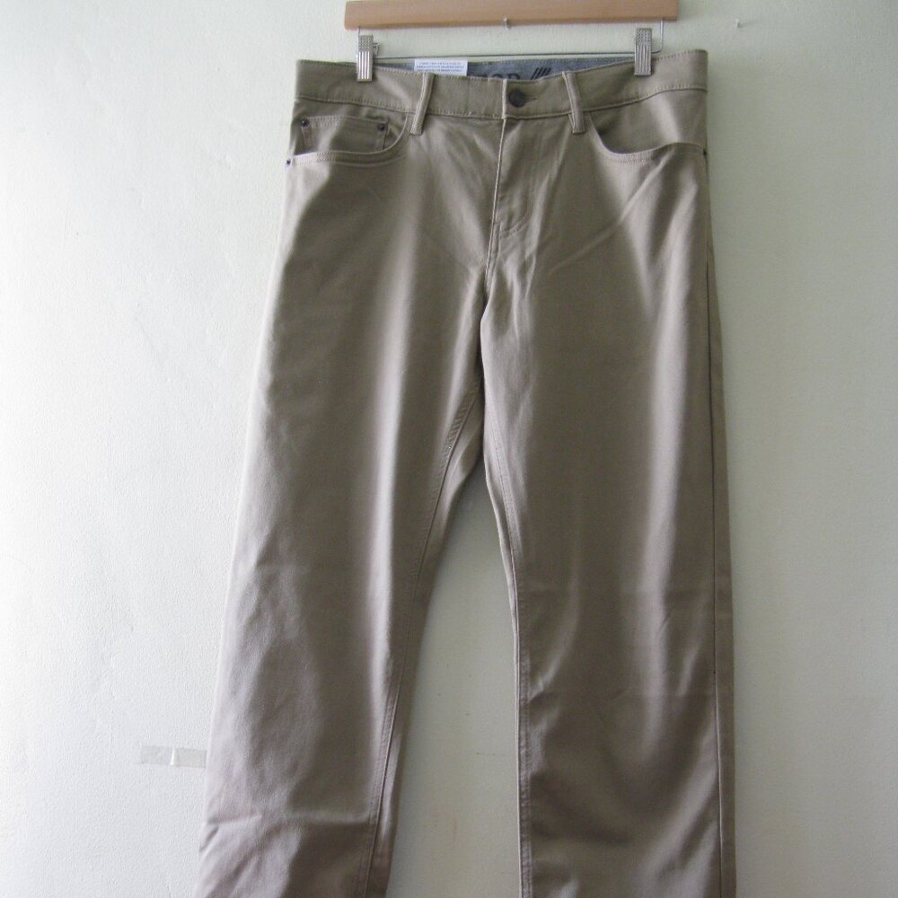 IZOD Jeans Men Ultraflex waistband Stretch Regular Fit Supersoft knit Denim  Tan